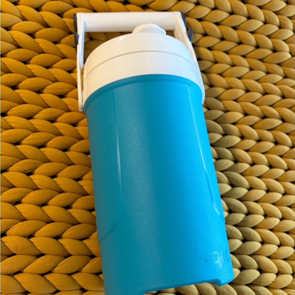 Igloo Blue and White Water Jug